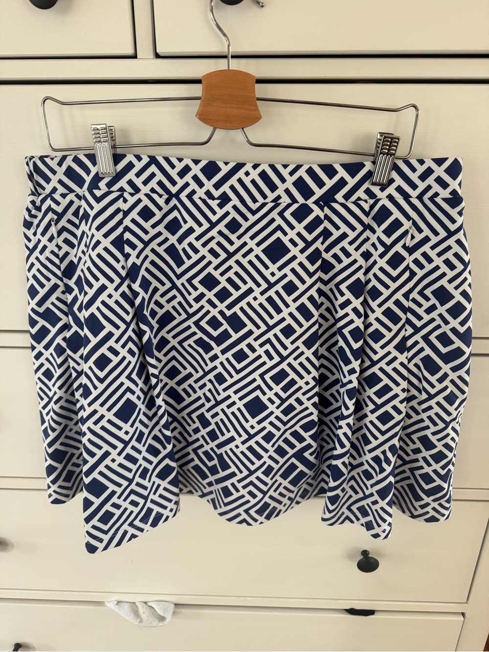 J. McLaughlin Navy and White Geometric Pleated Golf Skort